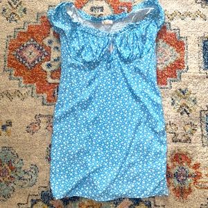 Cute fun summer dress! Off the shoulder, brand new. Cute for date time or night.